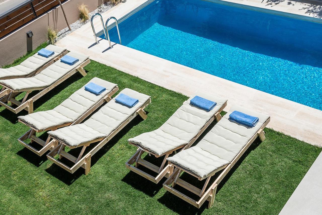 Fos Villa, A Luxe House With Private Heated Pool Galatas  Exterior photo